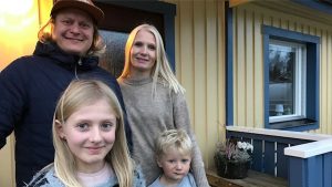 Inflyttare till Kaxås - Linda Norén, Martin Jarske och barnen Ebba och Alvin (Kevin inte med på bild). Foto © Elin Turpeinen/Sveriges Radio